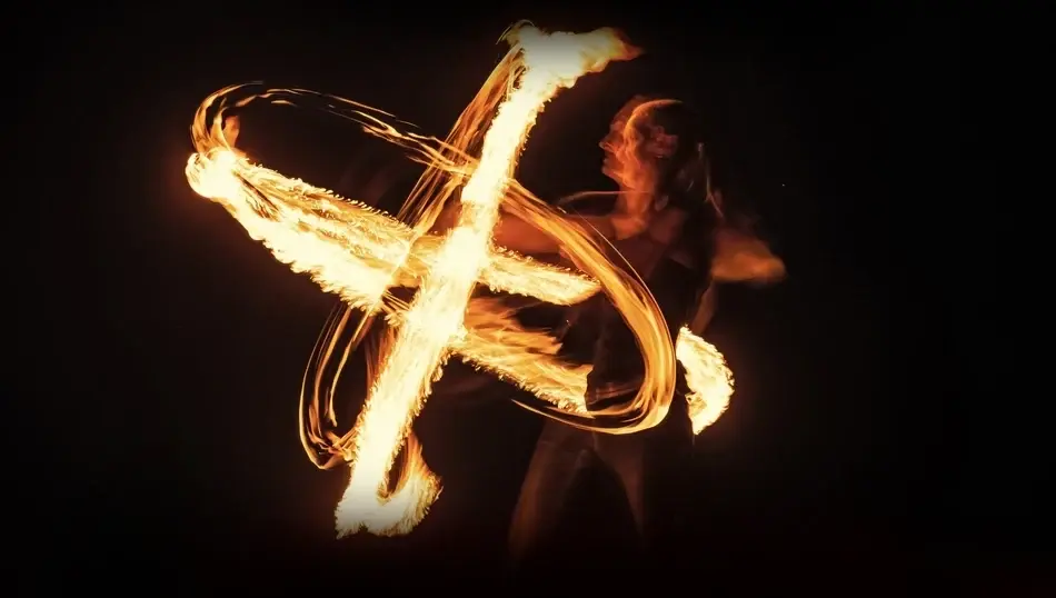 show de fuego en vivo en Rosa Negra Tulum