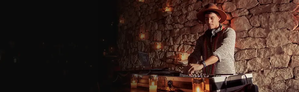 música de DJ en vivo en Rosa Negra Tulum