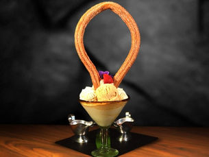 Churros espolvoreados con azúcar y canela